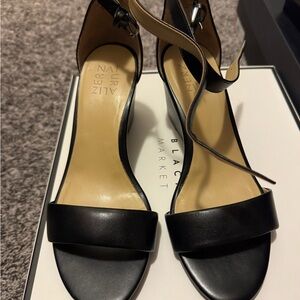 Naturalizer Black Women's Sandals